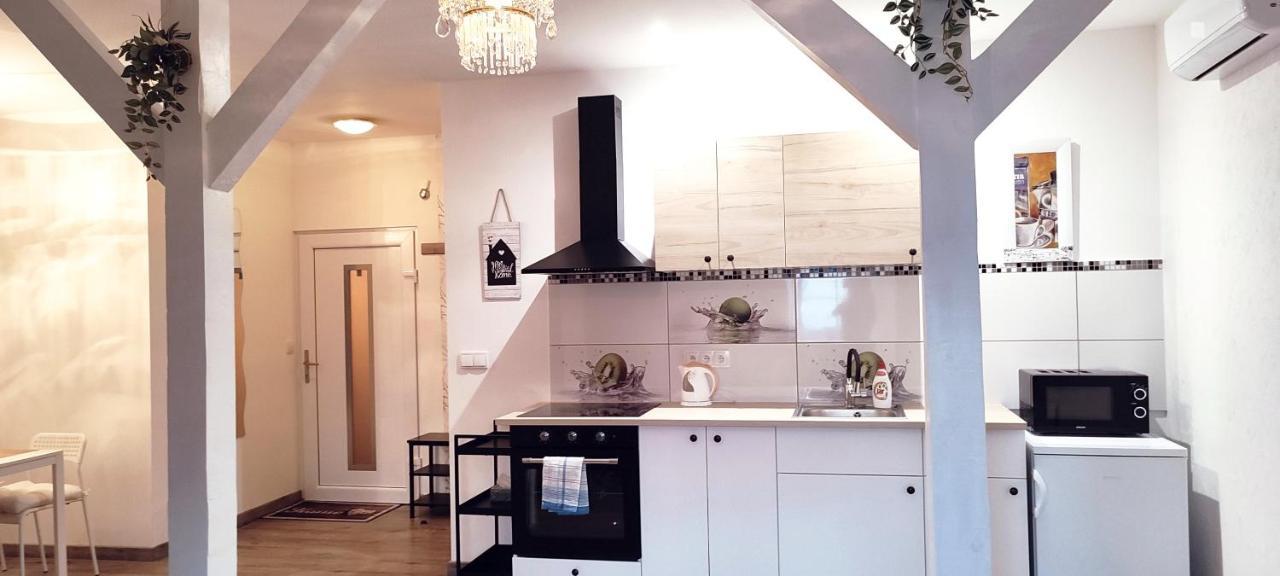 Apartman - Cafe Princ Pod Hradem Wifi, Klima Šternberk エクステリア 写真