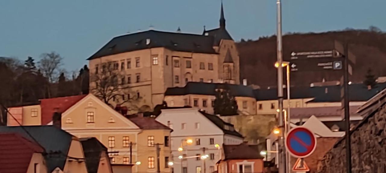 Apartman - Cafe Princ Pod Hradem Wifi, Klima Šternberk エクステリア 写真